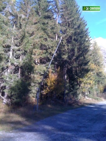 Les canons a neige installés prêts a tourner, Oct. 2009